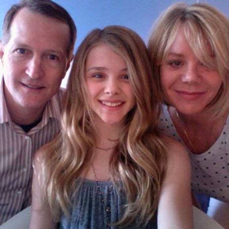 chloe grace moretz father.